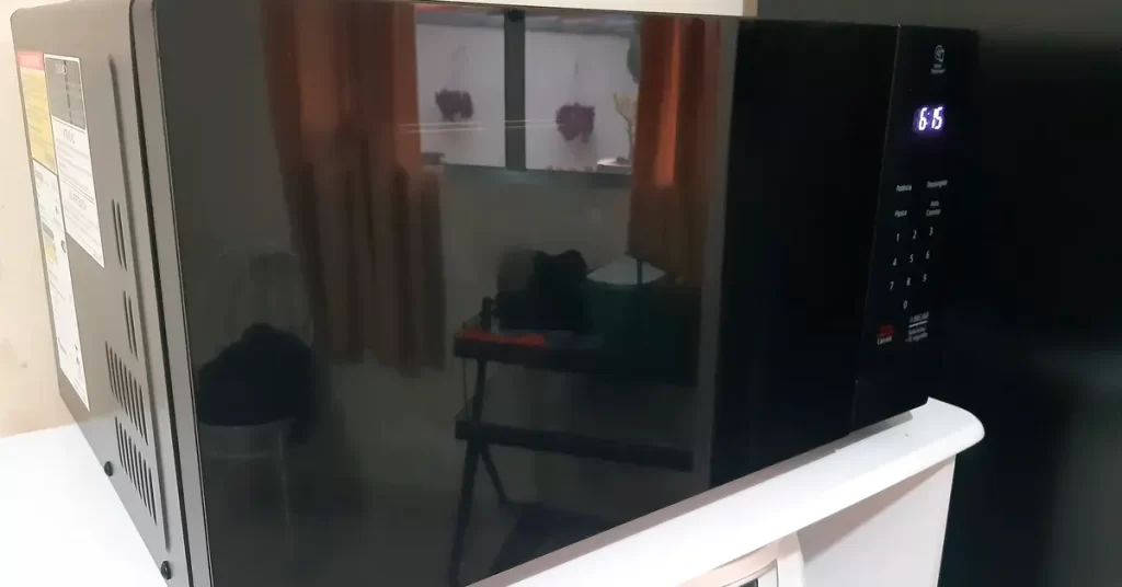 Micro-ondas LG Neochef é bom? Potência ajustável atende diferentes tipos de receitas