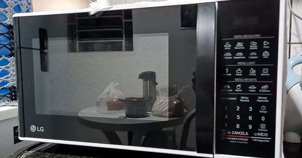 microondas LG solo 30 litros é bom? Tecnologia I-Wave e Easy Clean